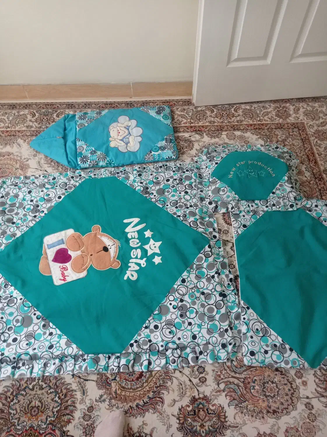 دو سرویس خواب نوزاد و قنداق فرنگی|اسباب و اثاث بچه|همدان, |دیوار