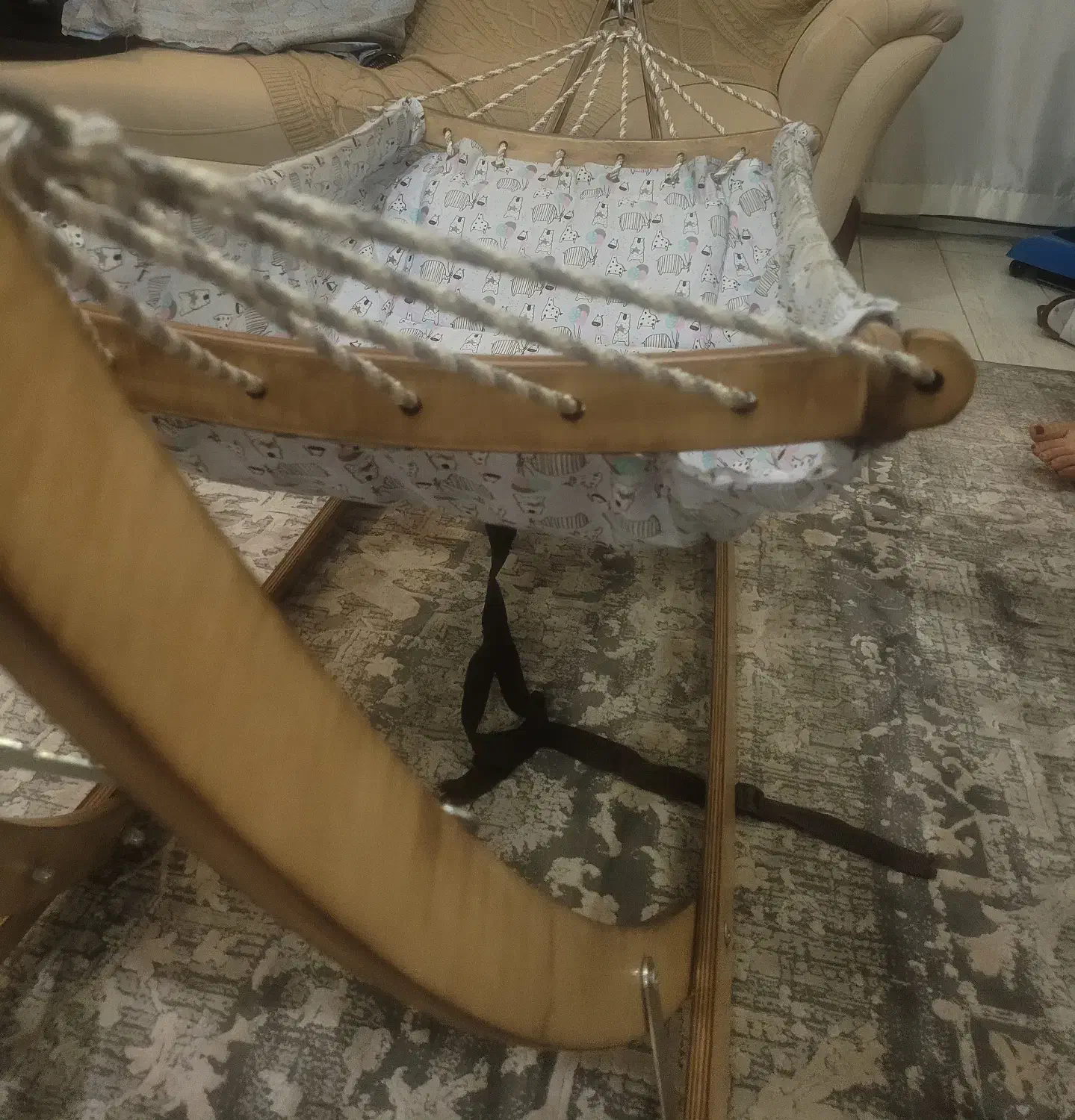 گهواره ننویی|تخت و صندلی بچه|لاهیجان, کوی خزر|دیوار