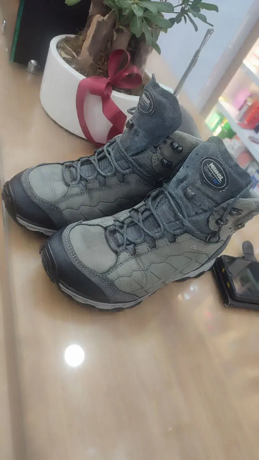 نیم پوتین|کیف، کفش، کمربند|ملایر, |دیوار