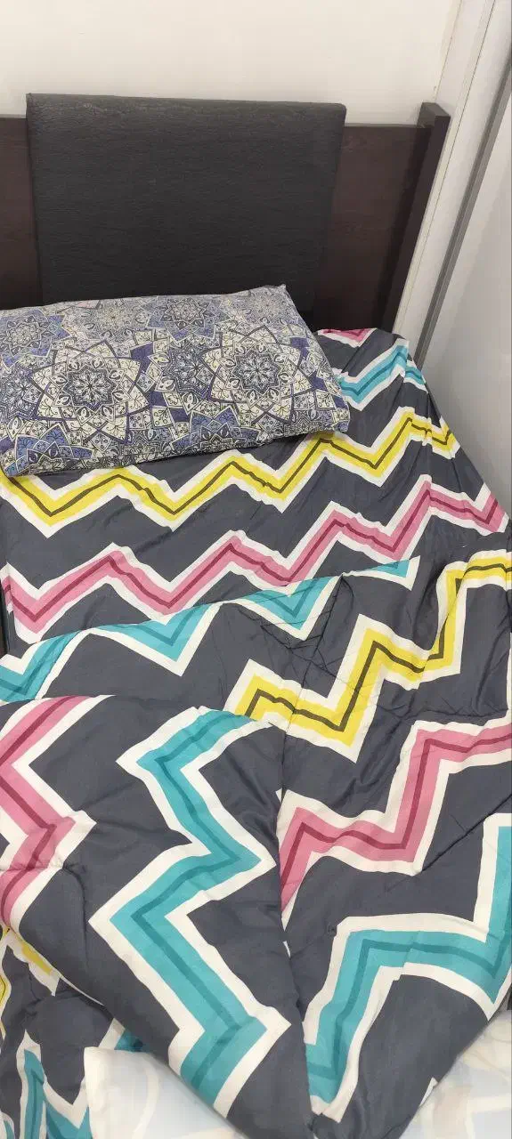 دو تشک خواب تمیز و سالم|تشک تختخواب|صومعه‌سرا, |دیوار