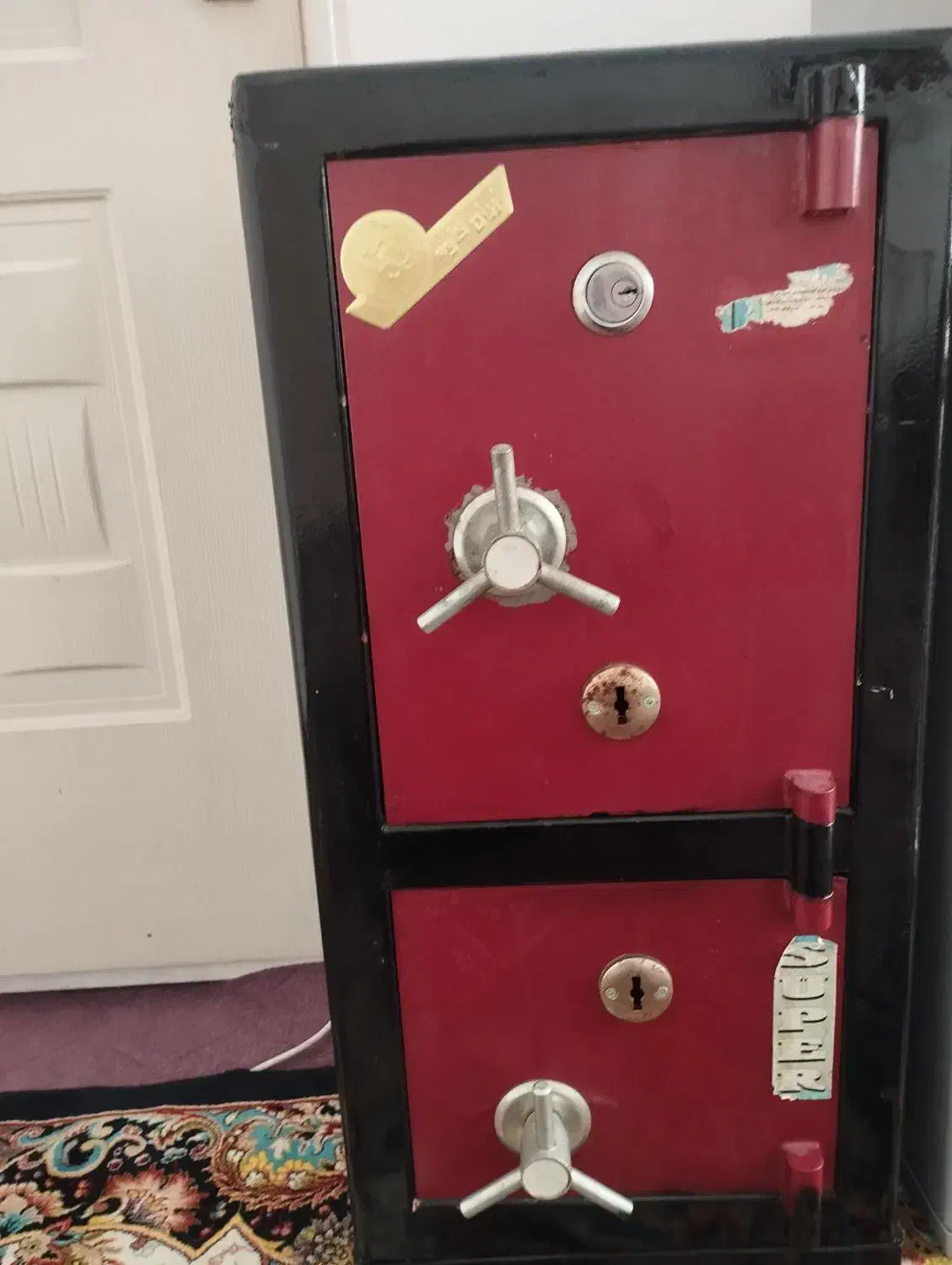 گاوصندوق|دفتر کار|قیدار, |دیوار