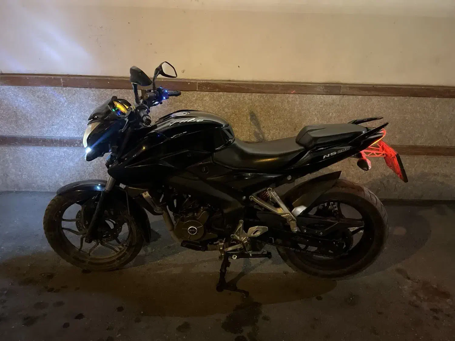 NS 200 مدل 93|موتورسیکلت|شیراز, کوزه گری|دیوار