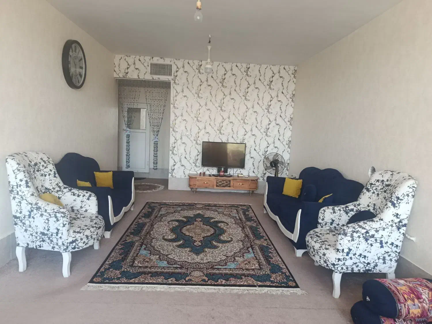 مبل ۷نفره دیبا|مبلمان خانگی و میز عسلی|مرودشت, بیست متری بیمارستان|دیوار