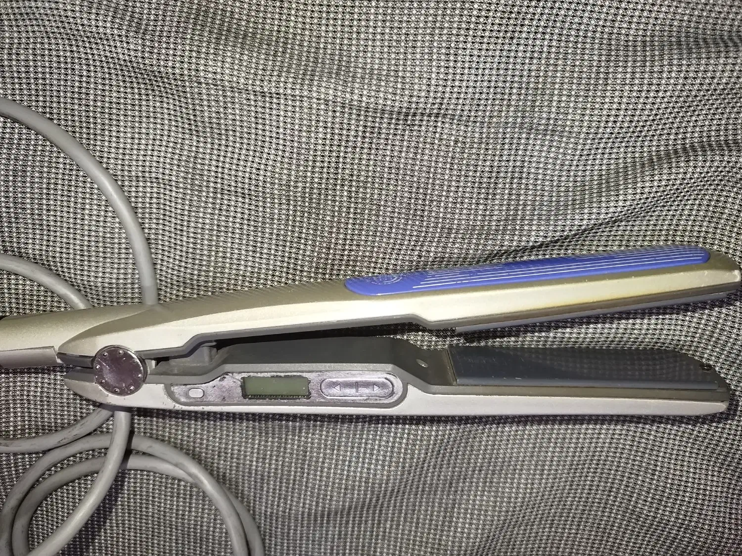 اتو مو دیجیتال آدابتور 8.5ولت  12ولت 2عدد.و3.7ولت|آرایشی، بهداشتی، درمانی|سبزوار, توحیدشهر|دیوار