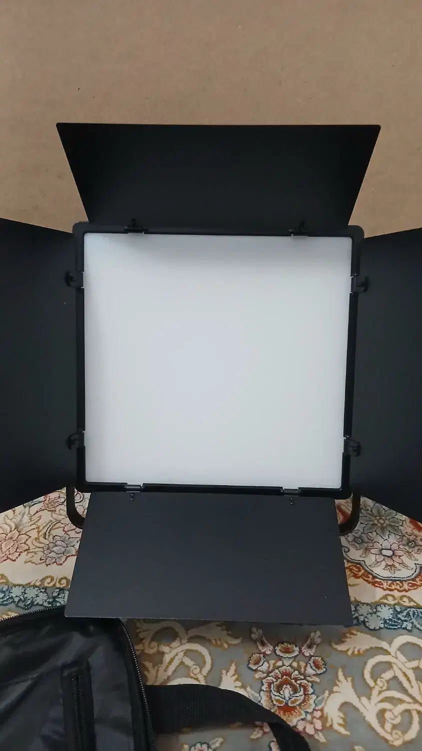 فلات نور vp900 مناسب تولید محتوا نقدی و شرایطی|دوربین عکاسی و فیلمبرداری|یزد, |دیوار