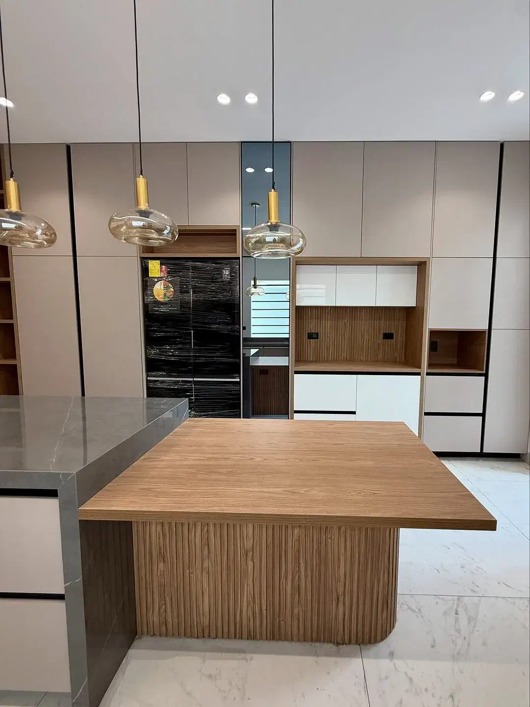 اجرای کابینت های گلاس و ام دی اف اقساطی|خدمات پیشه و مهارت|اصفهان, شهرک کاوه|دیوار