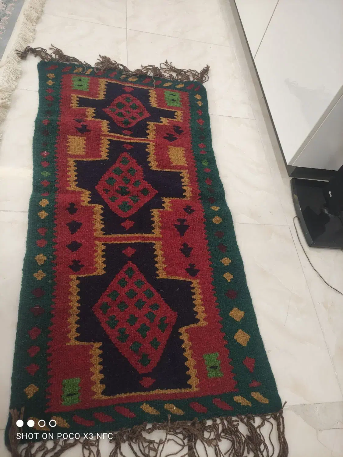 گلیم قدیمی به همراه دار قالی|گلیم، جاجیم، گبه|قدس, شهرقدس|دیوار