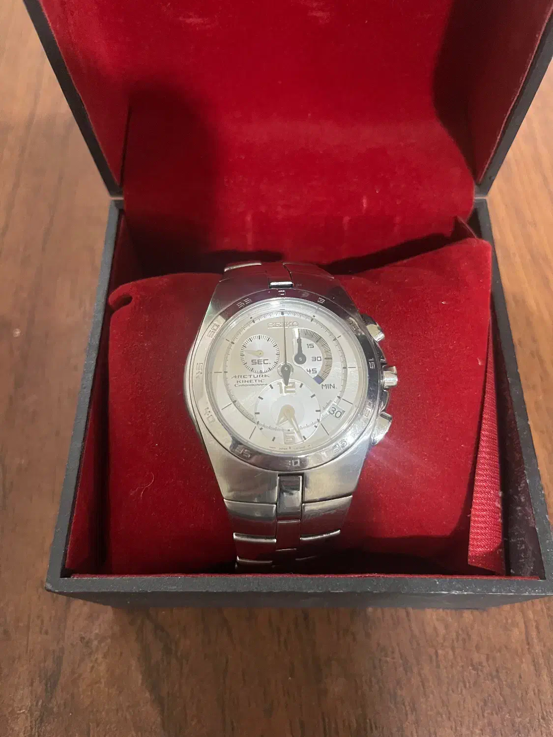 سیکوکنتیک|ساعت|قلعه نو, |دیوار