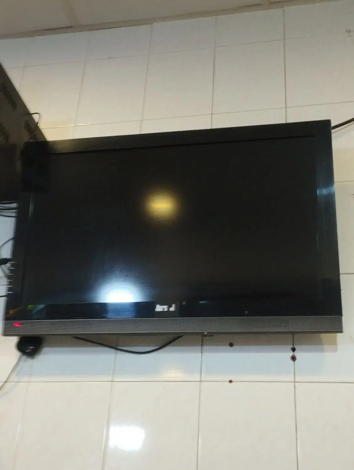 تلویزیون ۳۲|تلویزیون و پروژکتور|نیشابور, پنجراه|دیوار