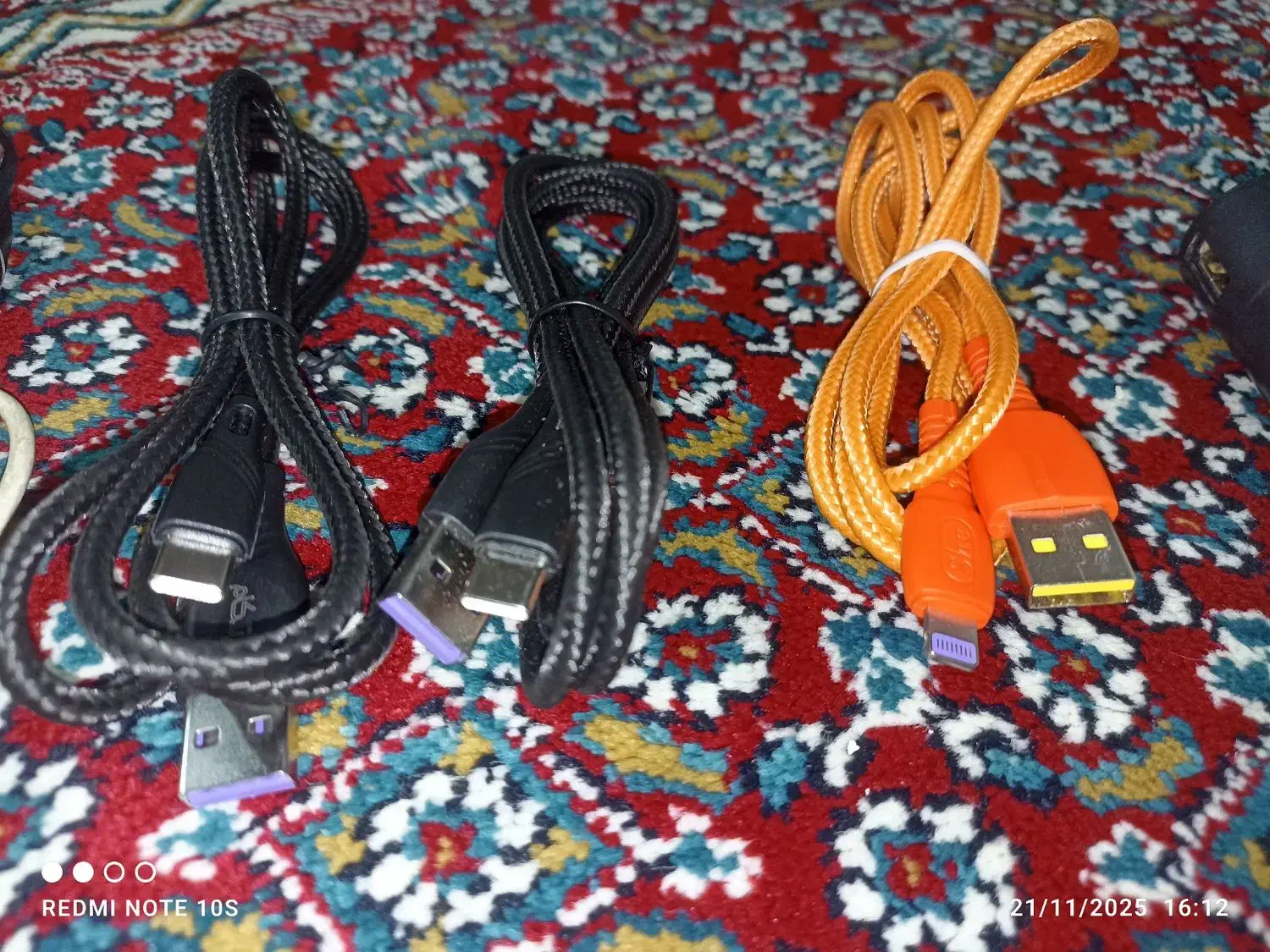 تعدادی وسایل موبایل|لوازم جانبی موبایل و تبلت|بروجرد, |دیوار