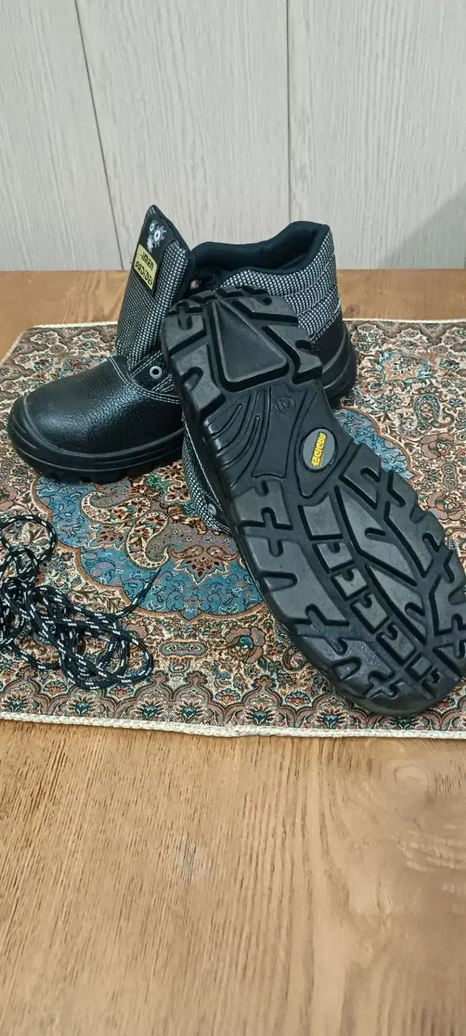 کفش ایمنی نو|کیف، کفش، کمربند|ملایر, |دیوار