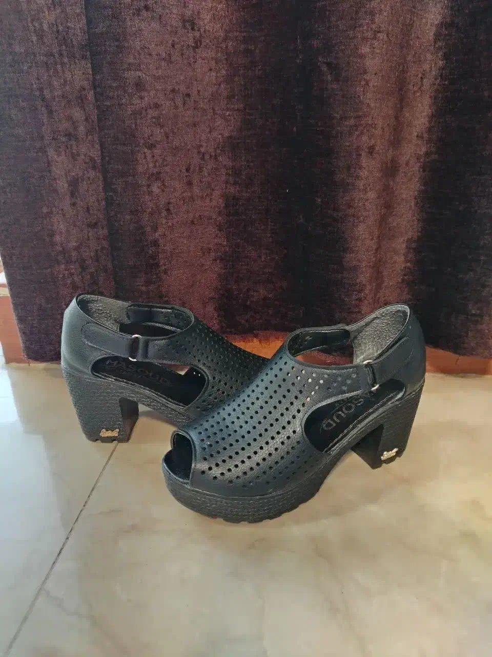 صندل|کیف، کفش، کمربند|فولادشهر, فولادشهر|دیوار