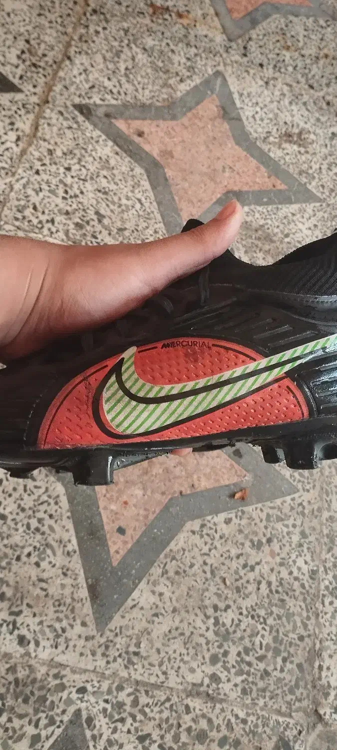 کفش فوتبال|کیف، کفش، کمربند|رشت, پیرکلاچای|دیوار