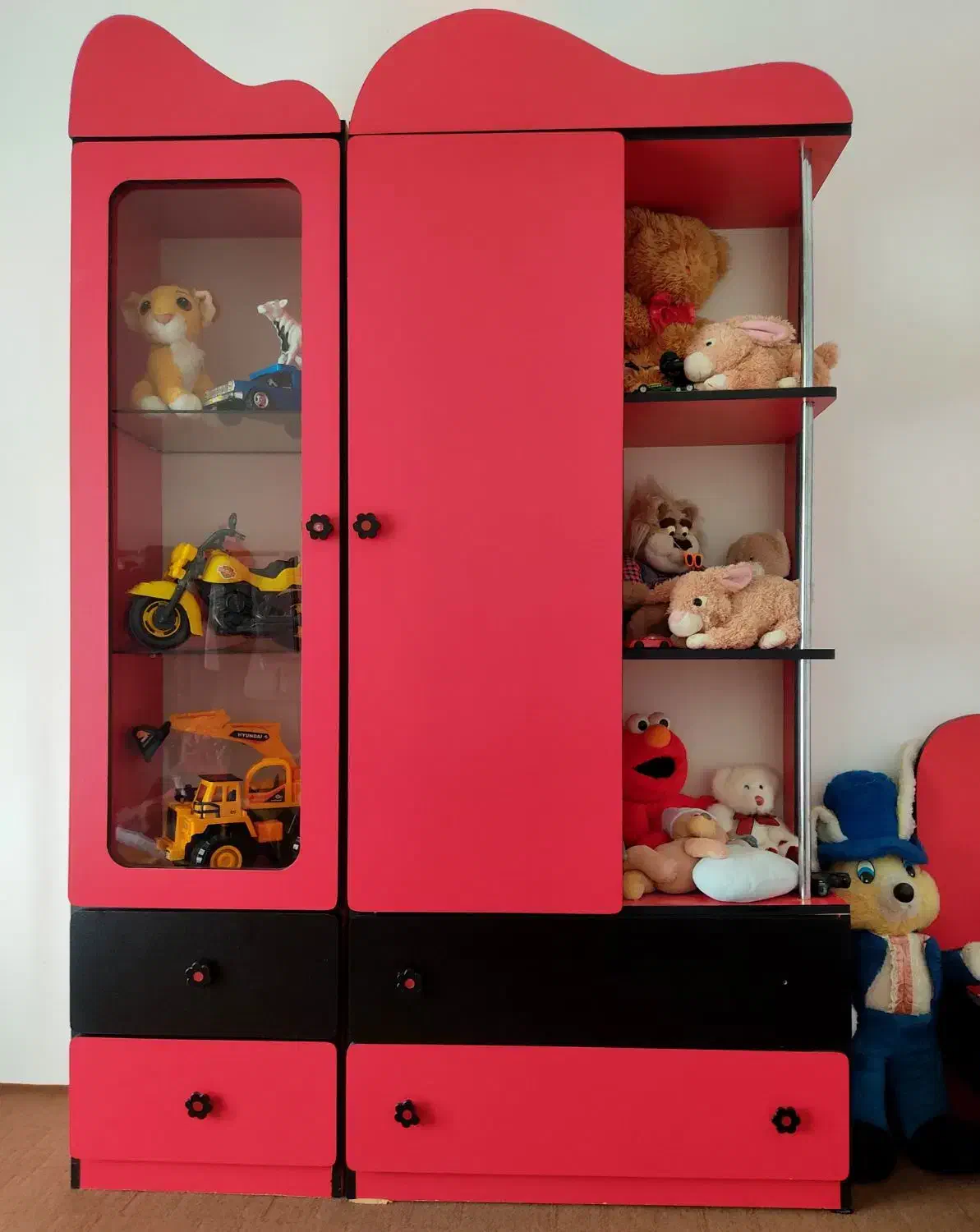 تعدادی لوازم خانگی|بوفه، ویترین، کنسول|میانه, |دیوار