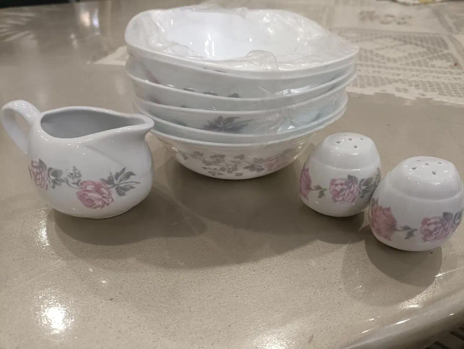 سرویس آرکوپال اسپانیا اصل درجه یک|ظروف سرو و پذیرایی|اراک, |دیوار