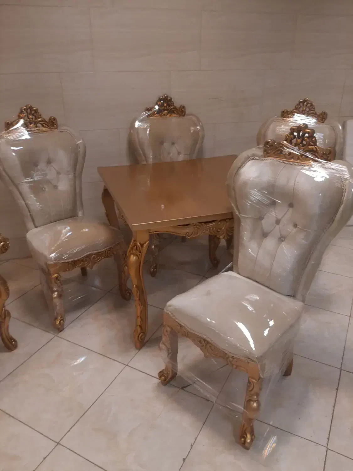 مبل سلطنتی تاج عروس۷نفره با غذاخوری۴نفره ومیز عسلی|مبلمان خانگی و میز عسلی|زنجان, |دیوار