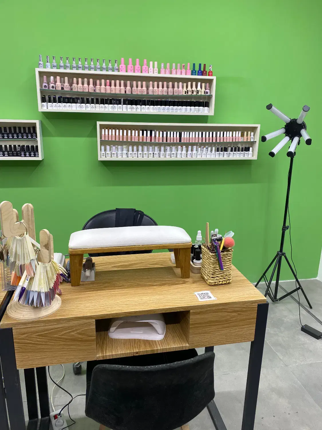 اجاره میز ناخنکار در سالن زیبایی|آرایشگاه و سالن‌های زیبایی|پردیس, فاز ۲|دیوار