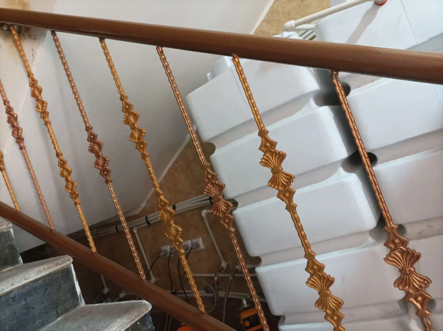 رنگ آمیزی ساختمان برادران میری|خدمات پیشه و مهارت|زاهدان, |دیوار