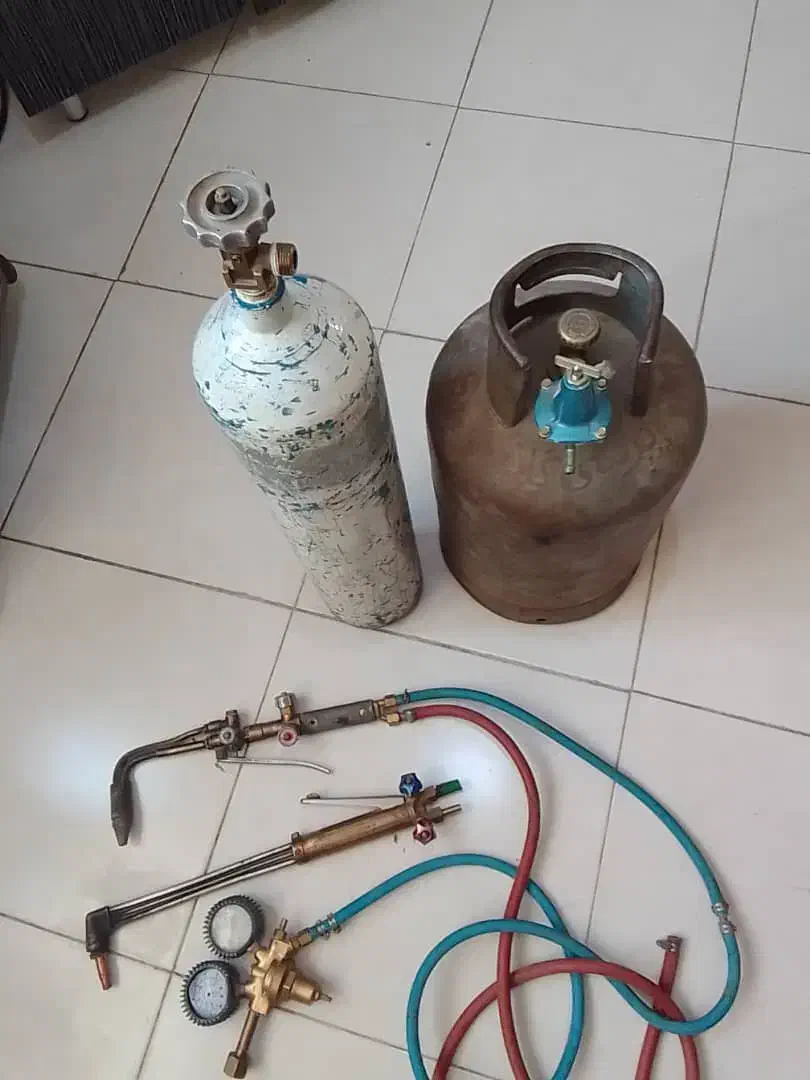 کپسول گاز و هوا|ابزارآلات|بومهن, |دیوار