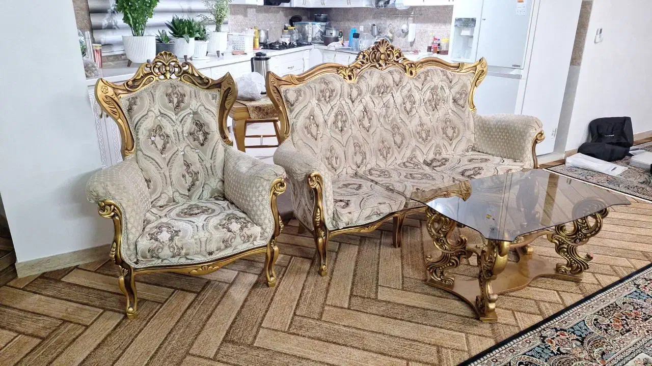 مبل سلطنتی ۹ نفره|مبلمان خانگی و میز عسلی|محمدشهر, محمدشهر|دیوار