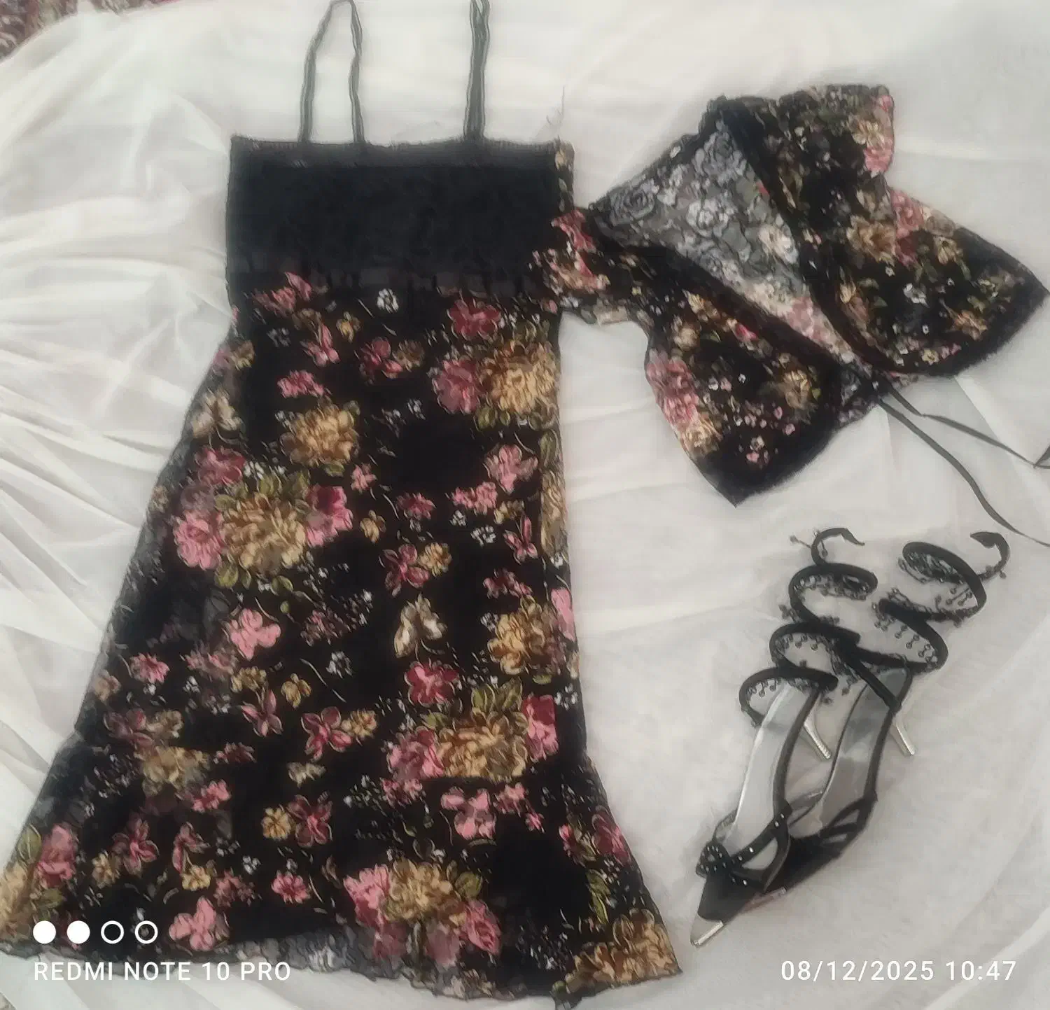 لباس جایی وکفش|لباس|فردوس (خراسان), |دیوار