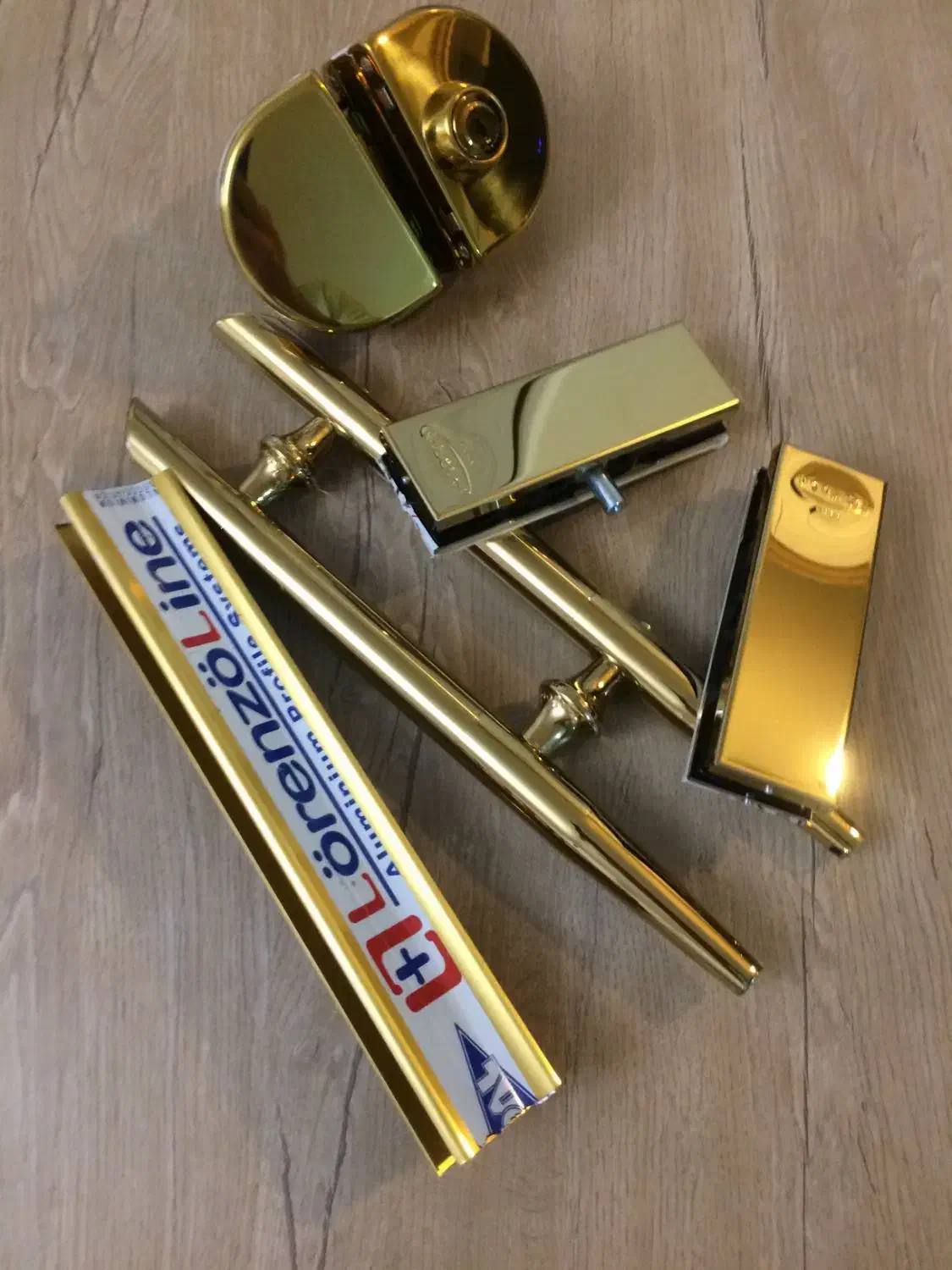 نصب و تعمیر. شیشه سکوریت. کرکره برقی .جک بازویی|خدمات پیشه و مهارت|تبریز, |دیوار