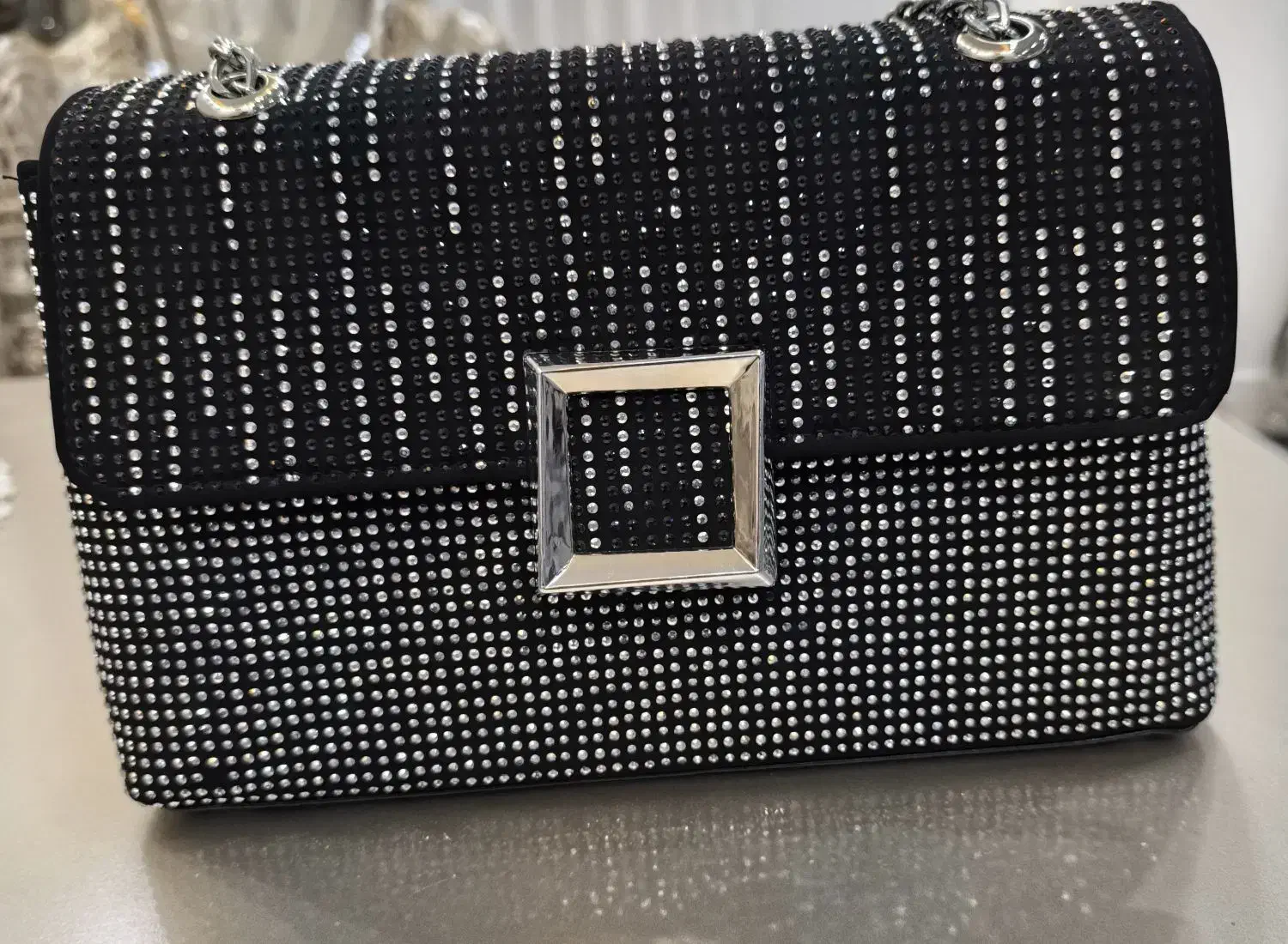 کیف|کیف، کفش، کمربند|دورود, |دیوار