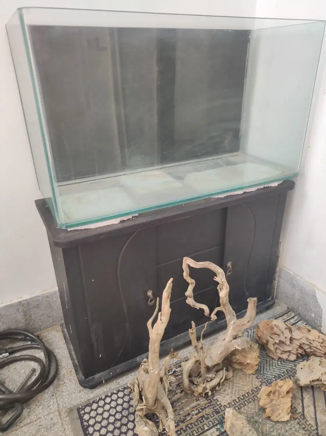 اکواریوم شرکتی دلسا همراه با میز|ماهی|مشهد, انقلاب|دیوار