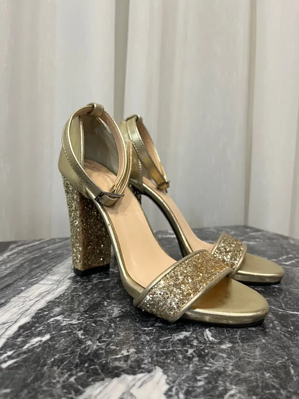 کفش پاشنه دار طلایی|کیف، کفش، کمربند|مشهد, کارمندان دوم|دیوار