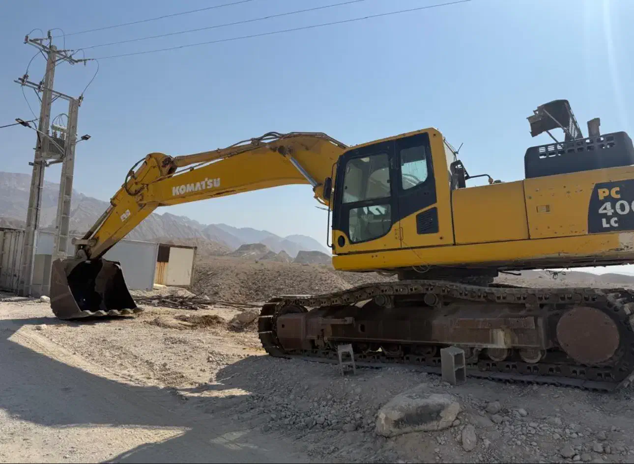 بیل ۴۰۰ کوماتسو ۲۰۱۱|خودرو سنگین|شیراز, شهرک امیر کبیر|دیوار