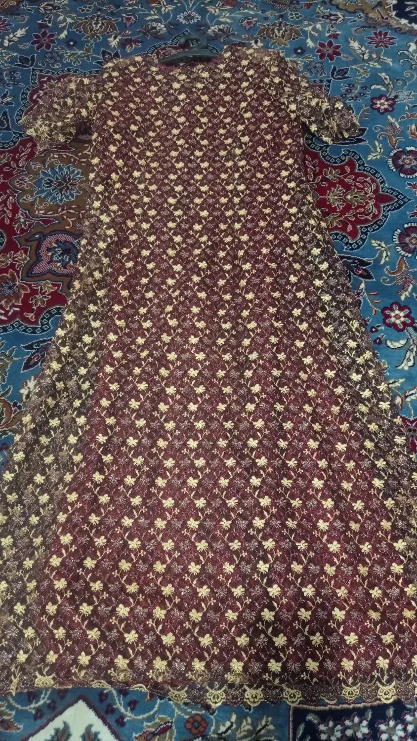 چند عدد پالتو|لباس|الشتر, |دیوار