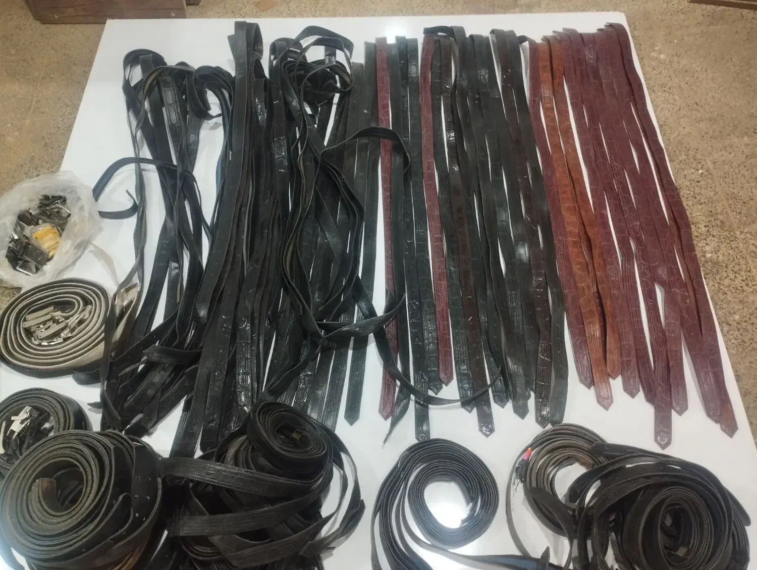 تعدادی کمربندوسگک کمربندهرعدد35تومن بدلیلتغییرشغل|کیف، کفش، کمربند|اهواز, پادادشهر|دیوار