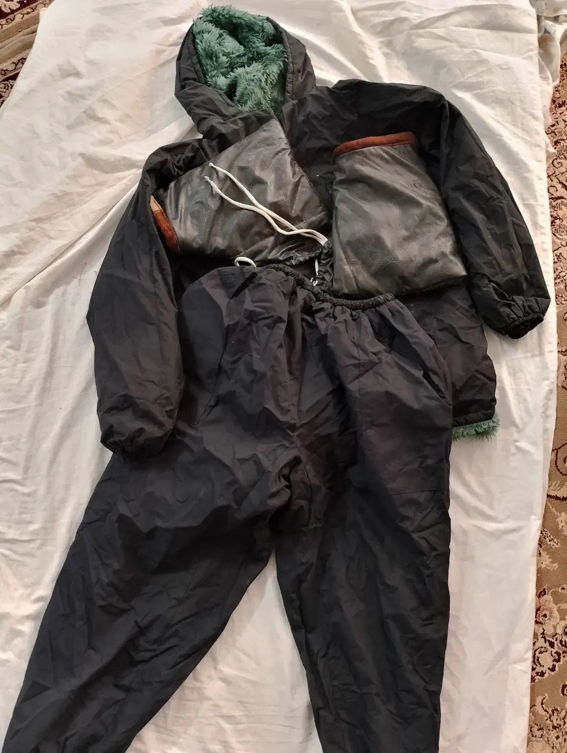 کاپشن|لباس|مشهد, شترک|دیوار