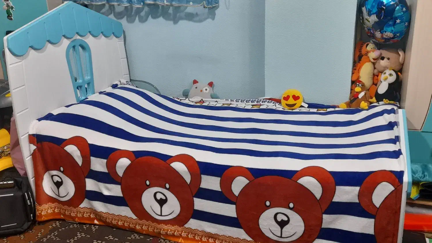 تخت نوجوان در حد نو|تخت و سرویس خواب|شاهین‌شهر, شهرک ردانی پور|دیوار