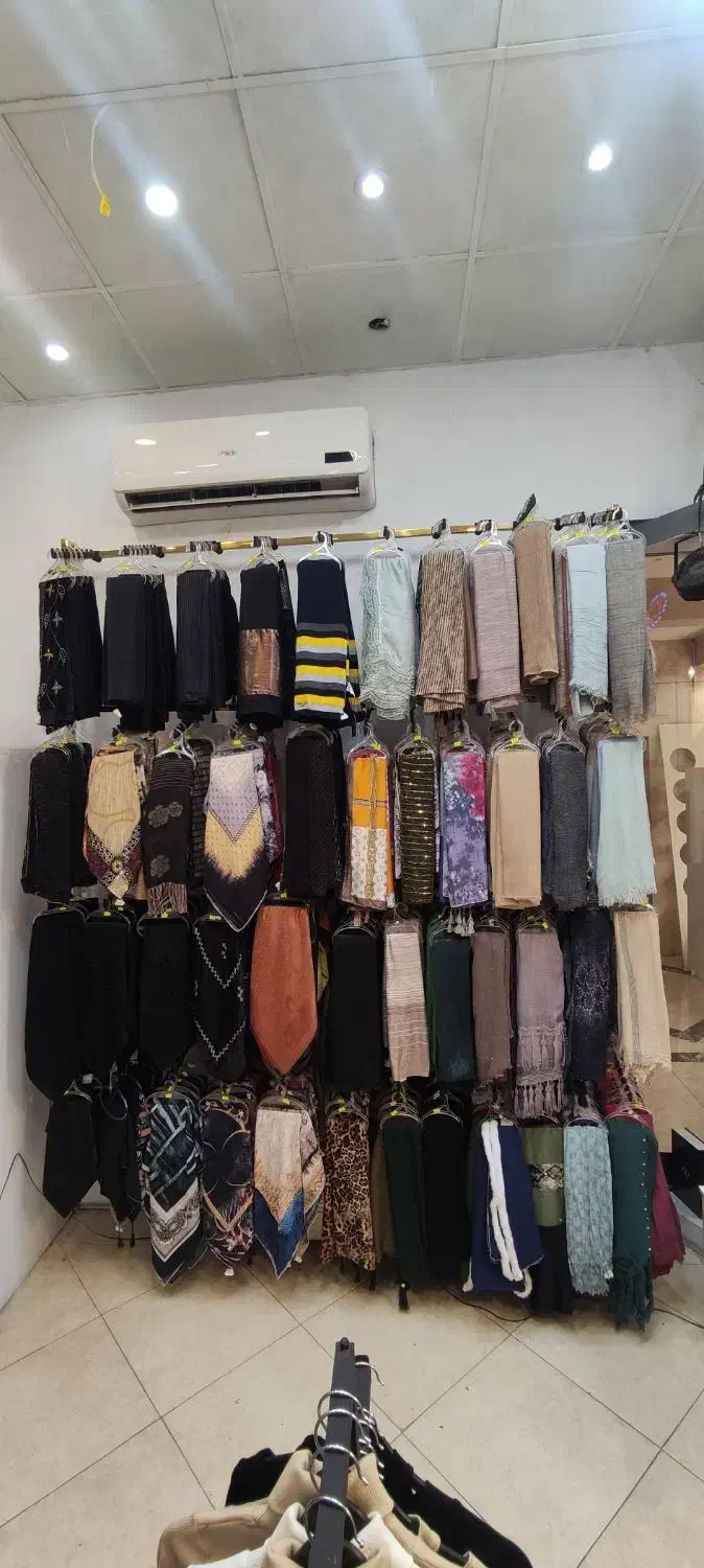 تعدادی شال به قیمت عمده|لباس|قم, آذر (نکویی)|دیوار