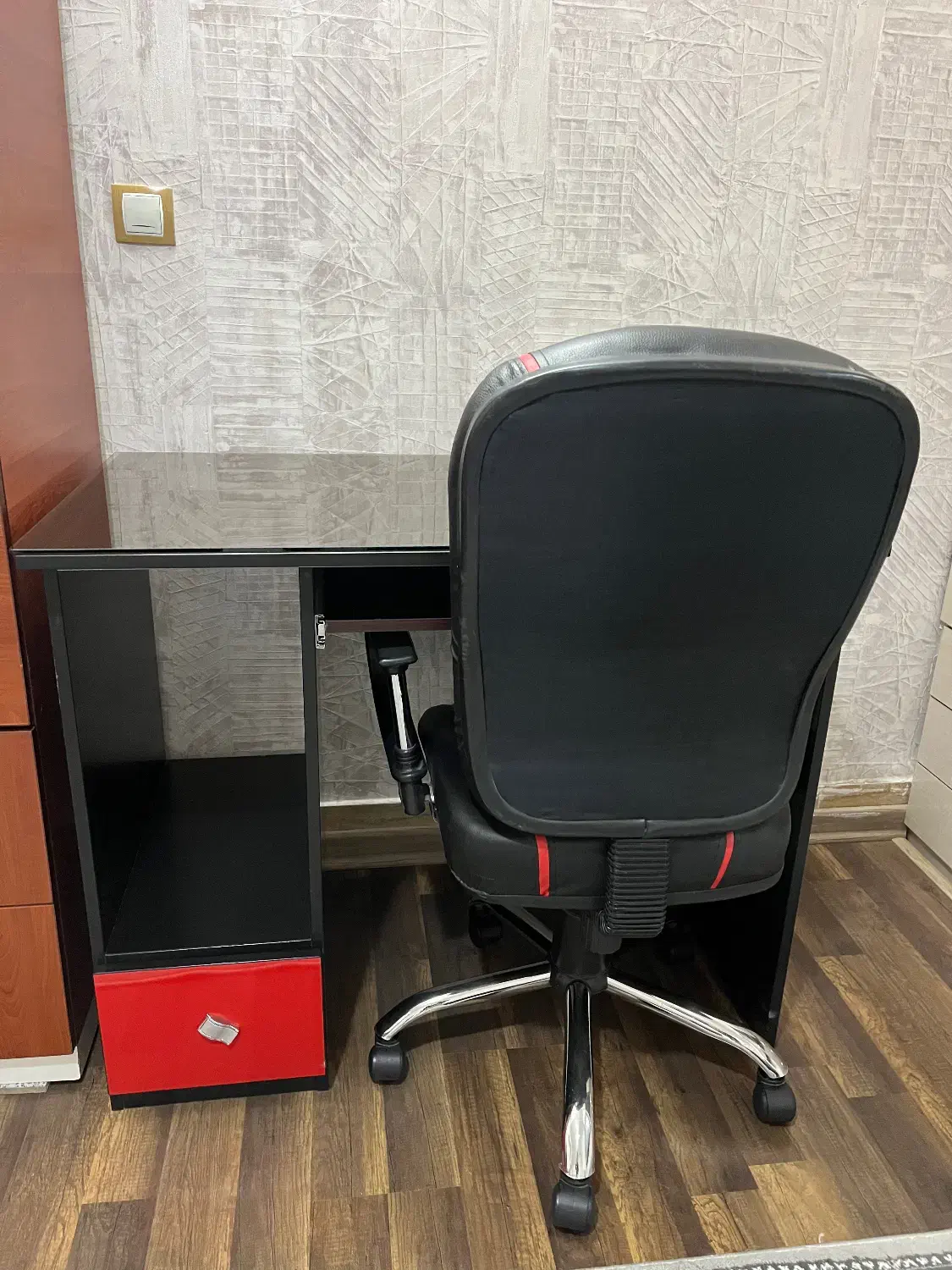 میز تحریر و صندلی|میز تحریر و کامپیوتر|مرند, |دیوار