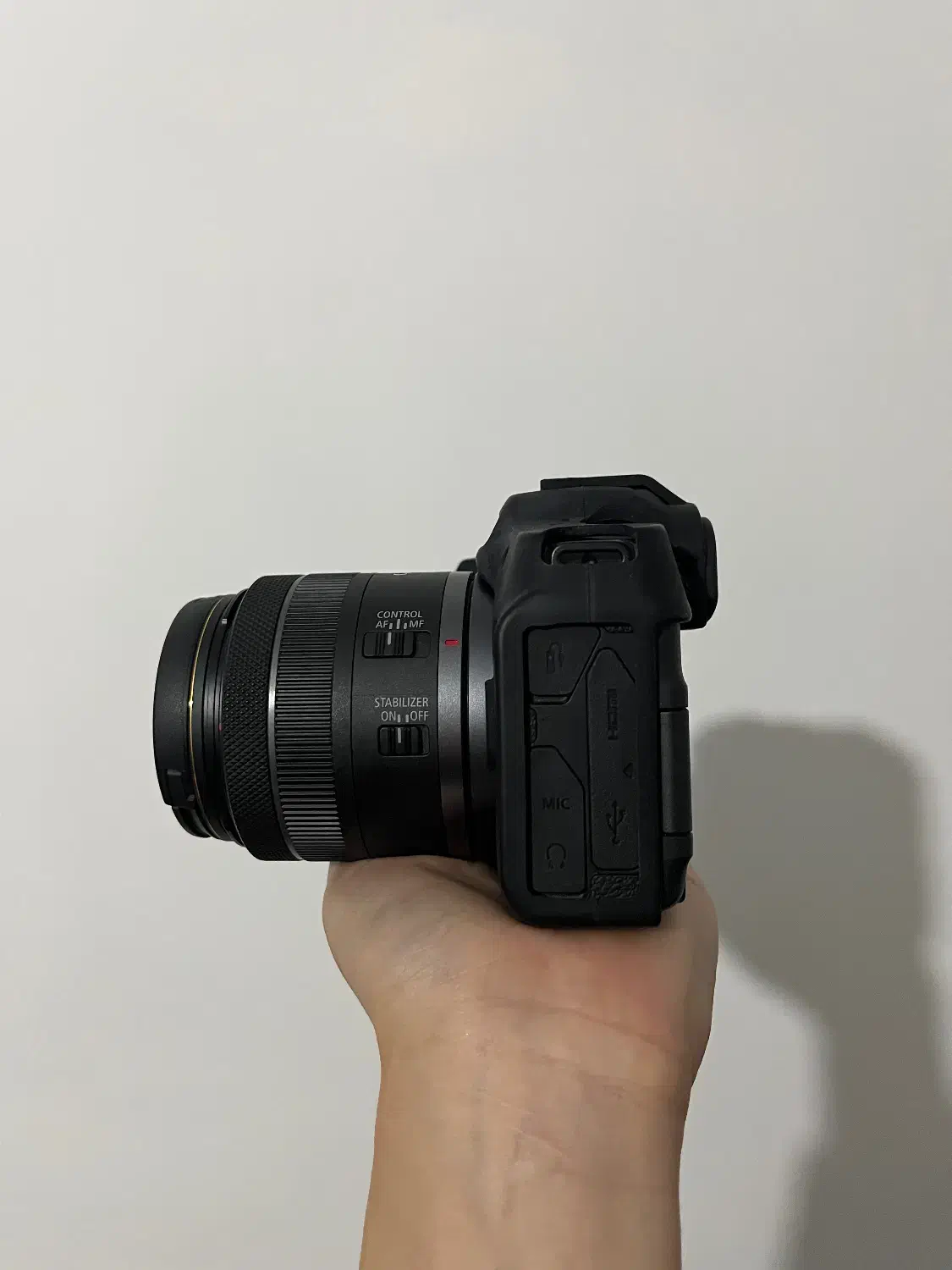 دوربین کنون r8 در حد نو همراه لنز کیت|دوربین عکاسی و فیلم‌برداری|هشتگرد, هشتگرد قدیم|دیوار