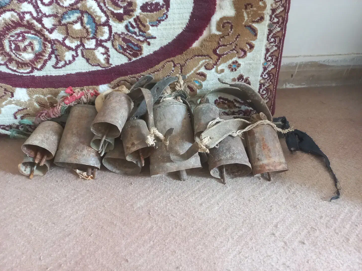 زنگوله های قدیمی متعلق به پنجاه سال پیش|لوازم جانبی حیوانات|فولادشهر, C4|دیوار