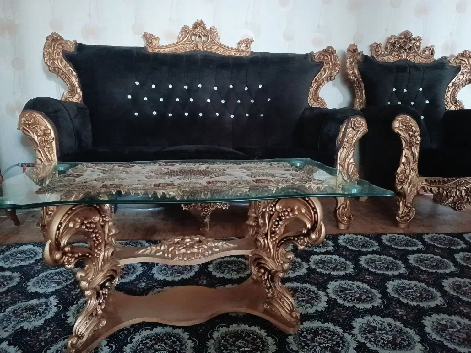 مبل سلطنتی|مبلمان خانگی و میز عسلی|اندیشه, اندیشه فاز ۵|دیوار