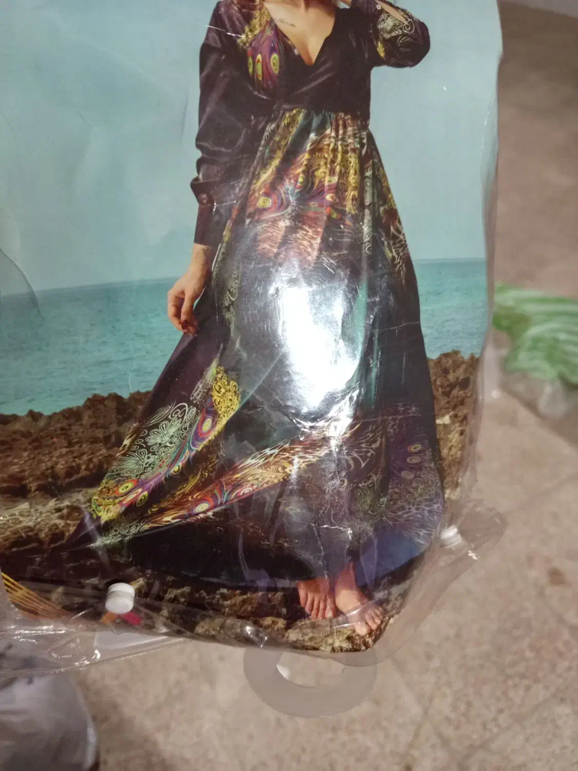 پیراهن بلند|لباس|اقبالیه, |دیوار