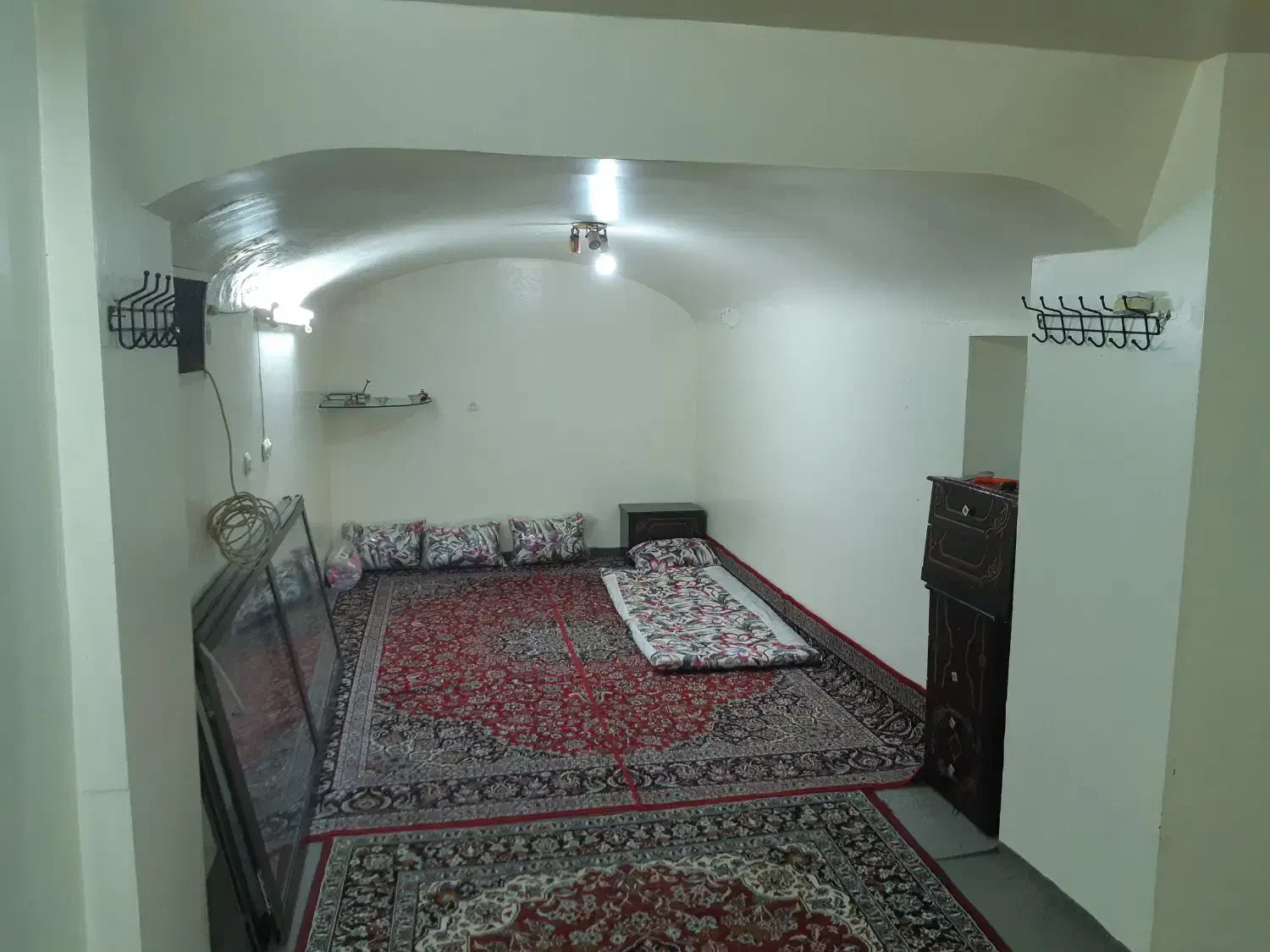اجاره خانه‌ ویلایی زیرزمین،درب مستقل|اجارهٔ خانه و ویلا|قم, حاج زینل|دیوار