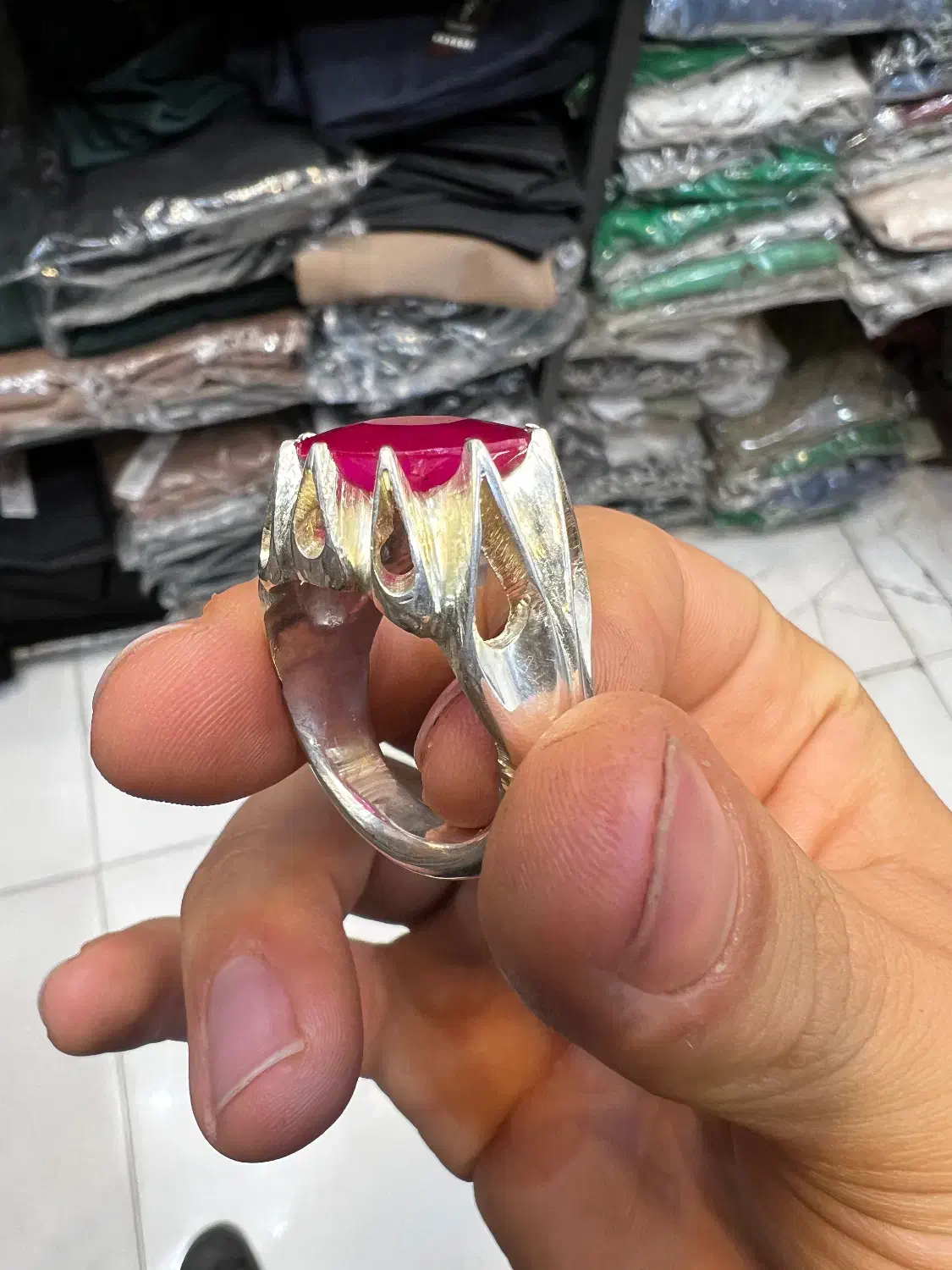 یاقوت سرخ|جواهرات|قم, ارم|دیوار