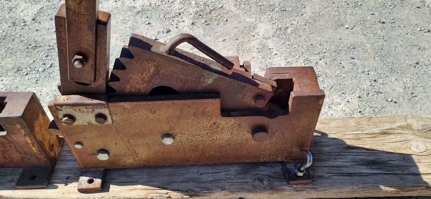 قیچی میلگرد بر فولادی قدیمی در حد نو|ابزارآلات|زاهدان, |دیوار