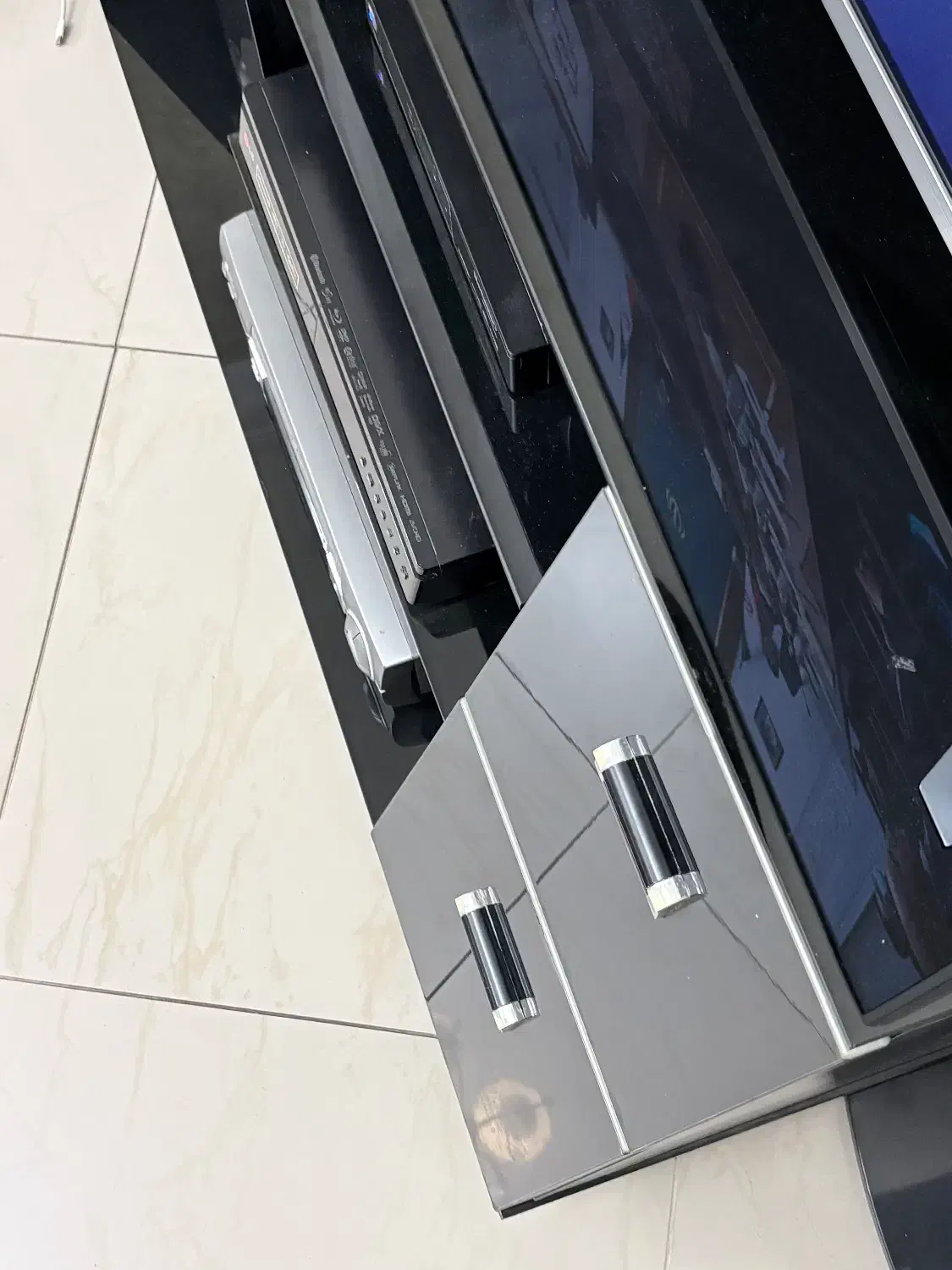 میز tv شیشه ای.|میز تلویزیون|مشهد, چهارچشمه|دیوار