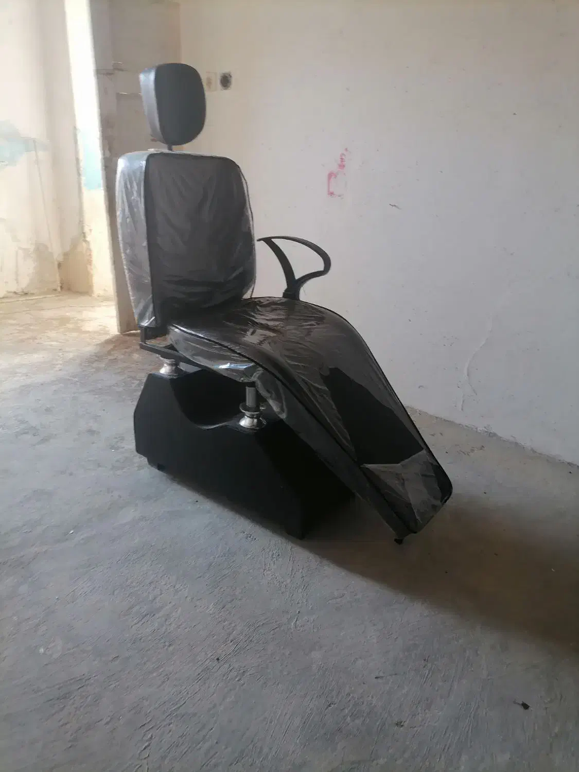 صندلی اصلاح|آرایشگاه و سالن‌های زیبایی|مرودشت, کناره|دیوار