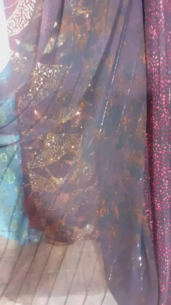 به قیمت عمده پارچه|لباس|سقز, |دیوار