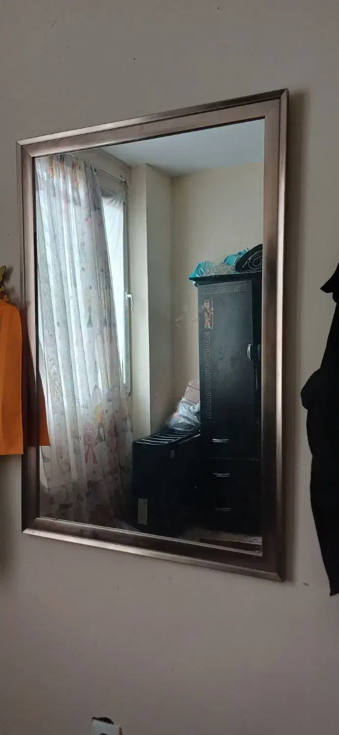 آینه|آینه|گلبهار, شهر جدید گلبهار|دیوار