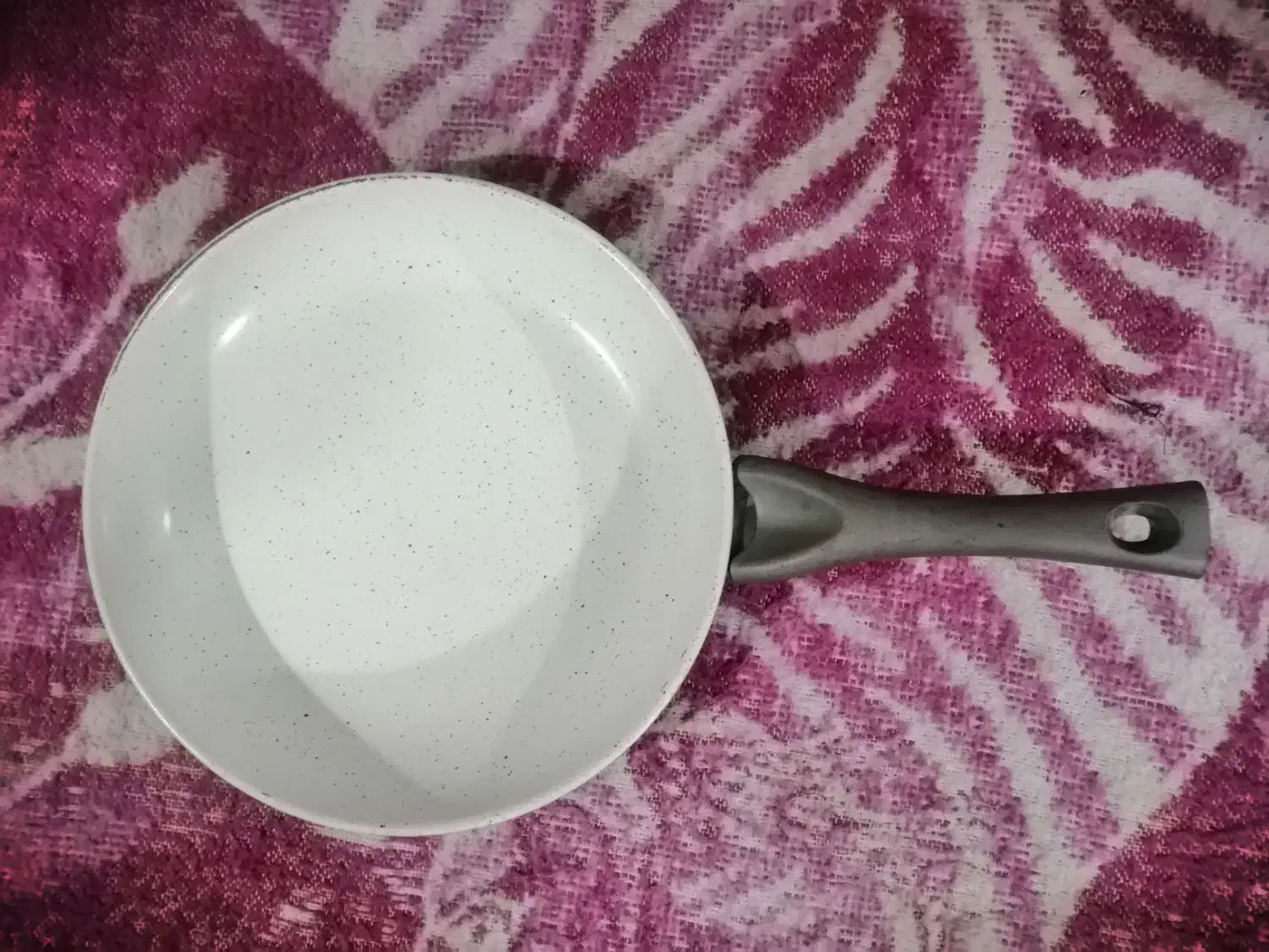 تابه|ظروف پخت‌وپز|تبریز, |دیوار