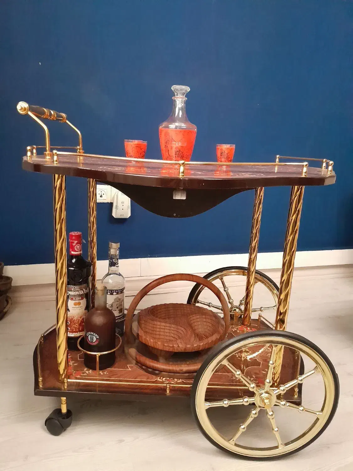 میز بار|بوفه، ویترین، کنسول|رشت, دخانیات|دیوار