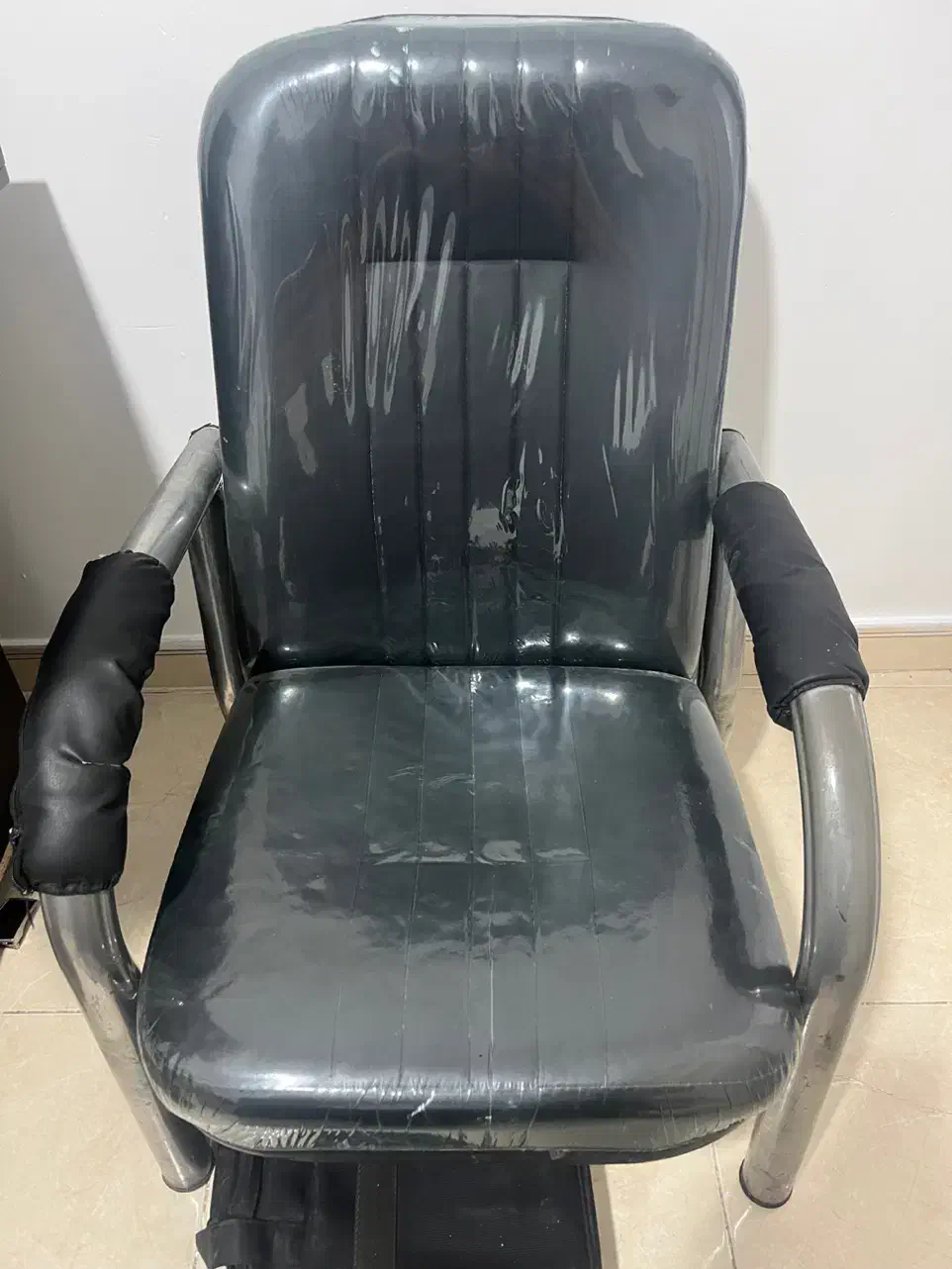 دو عدد صندلی نو فروشی|صندلی و نیمکت|ساری, |دیوار